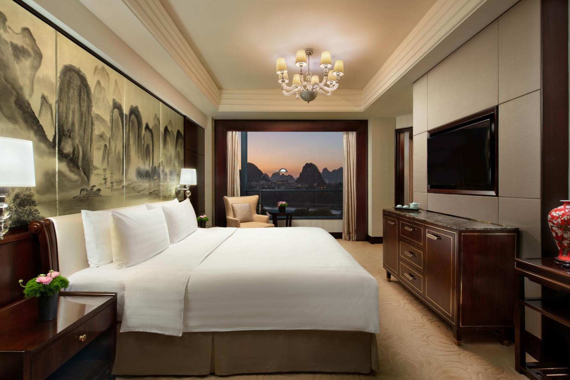 Shangri-la Hotel 5*